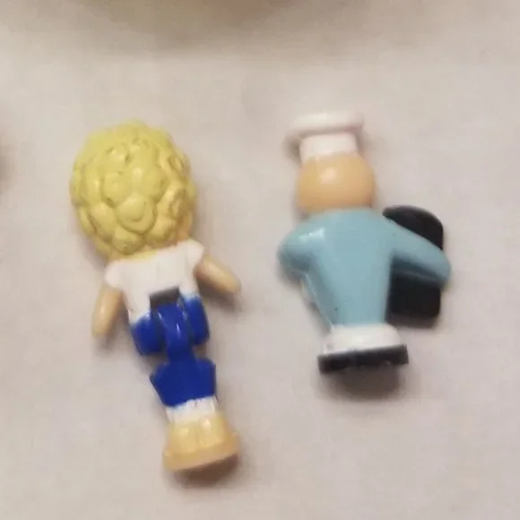 ALL pieces included!! - 1991 Polly Pocket diner case- Final price! - Picture 7 of 9